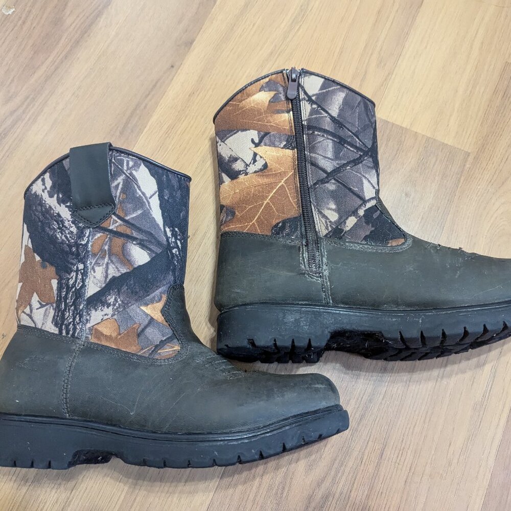 Deer Stag water resistant boots with Thinsulate lining